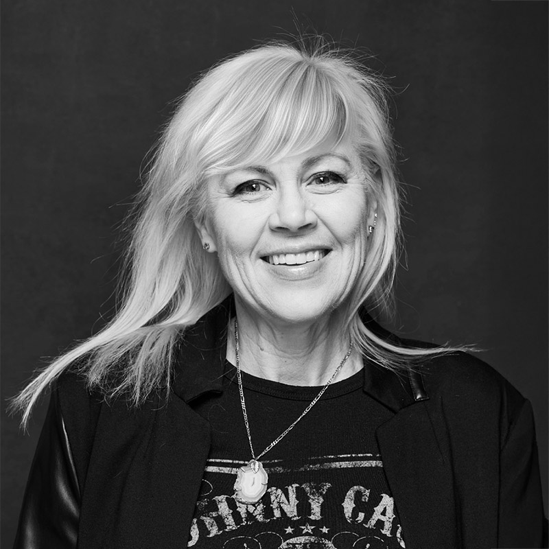 Holly Frisk Headshot